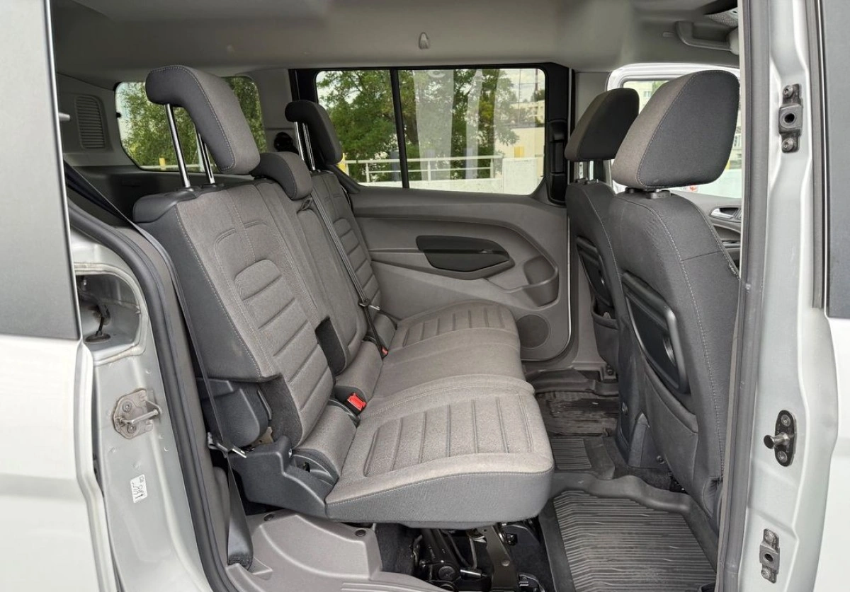 Ford Tourneo Connect Grand - Zdjęcie 25