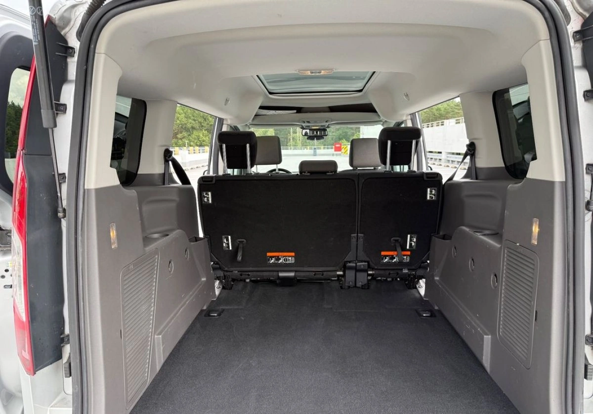 Ford Tourneo Connect Grand - Zdjęcie 26