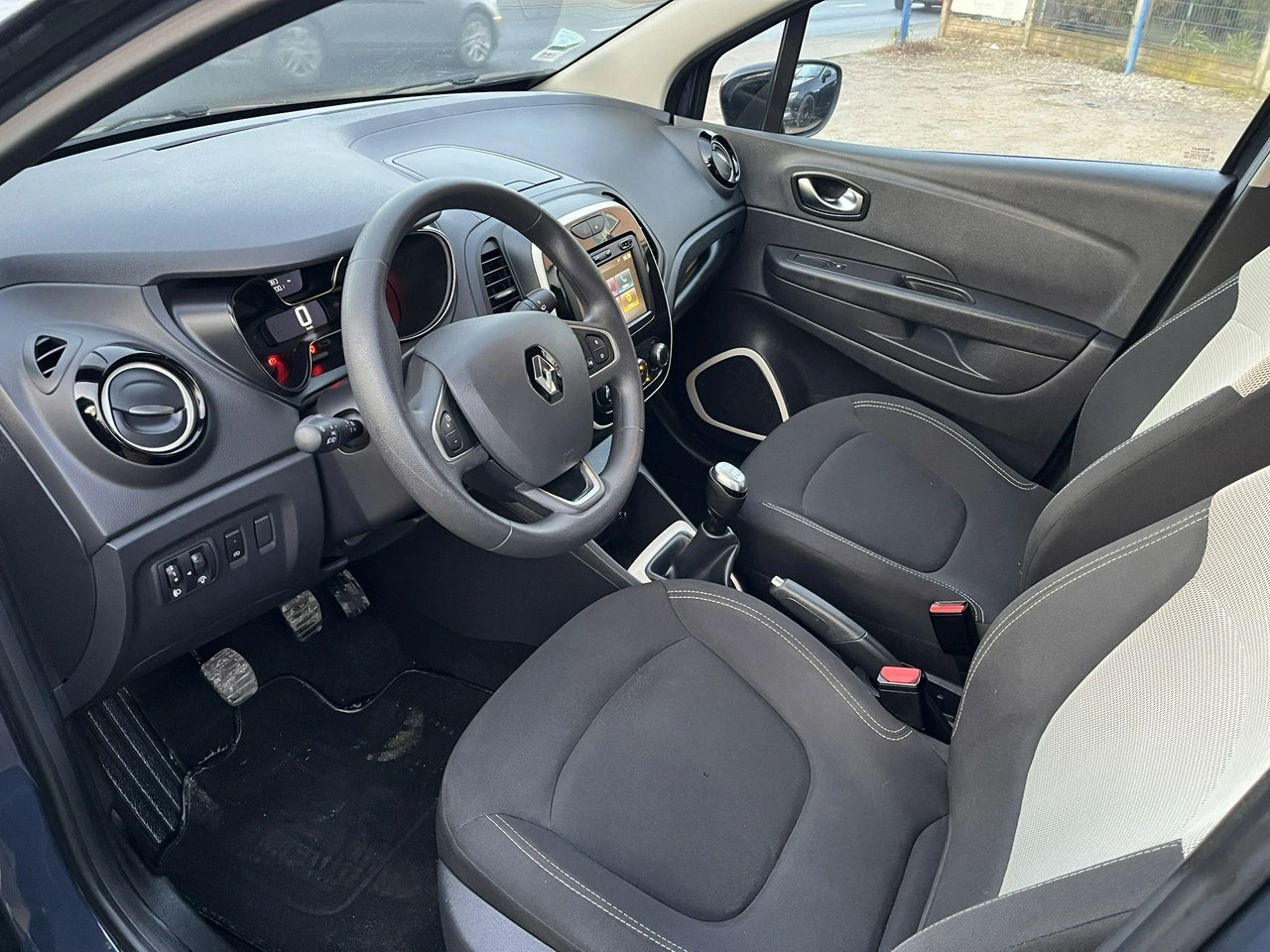 Renault Captur - Zdjęcie 17