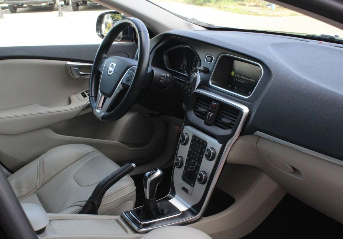 Volvo V40 - Zdjęcie 13