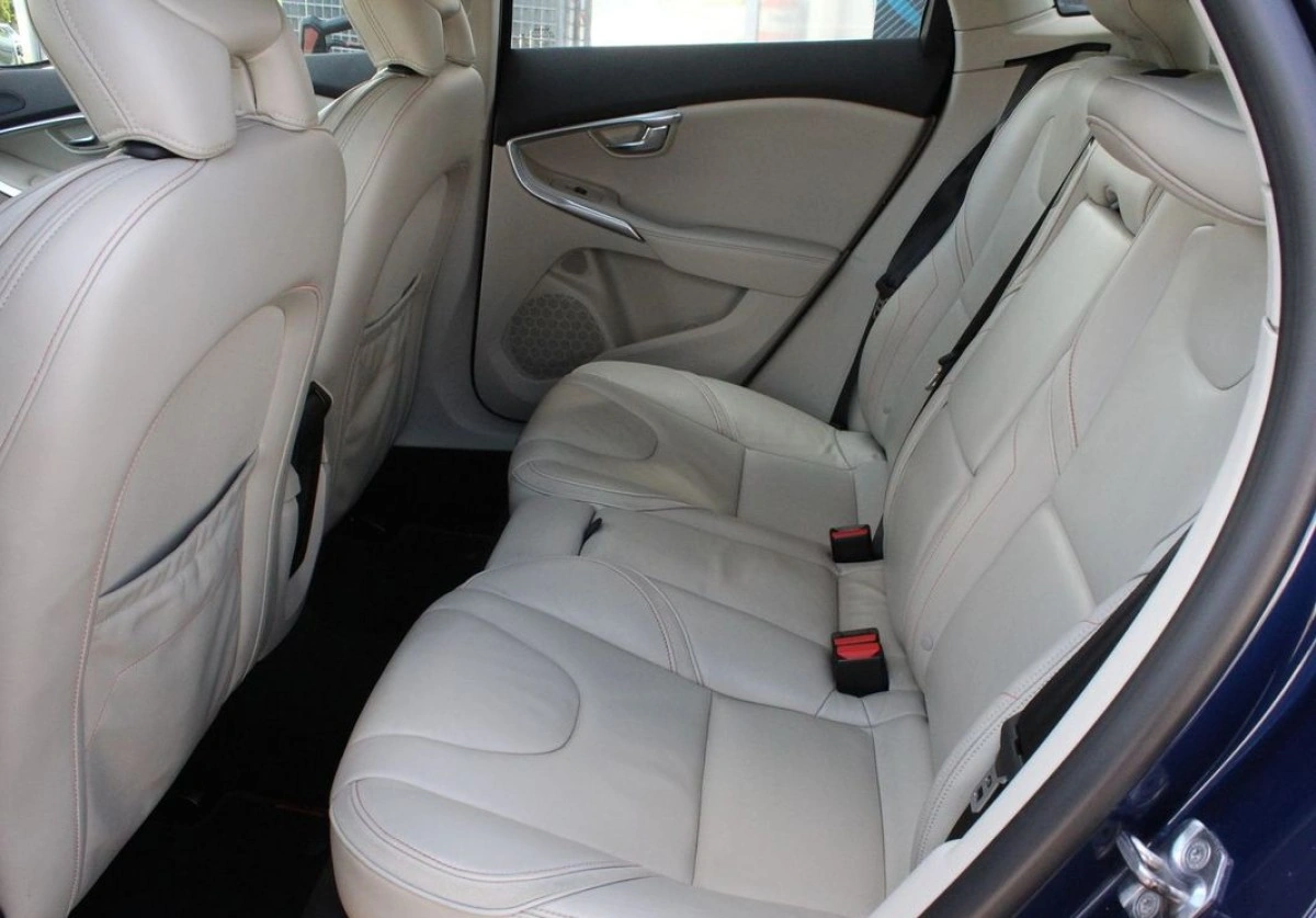 Volvo V40 - Zdjęcie 15