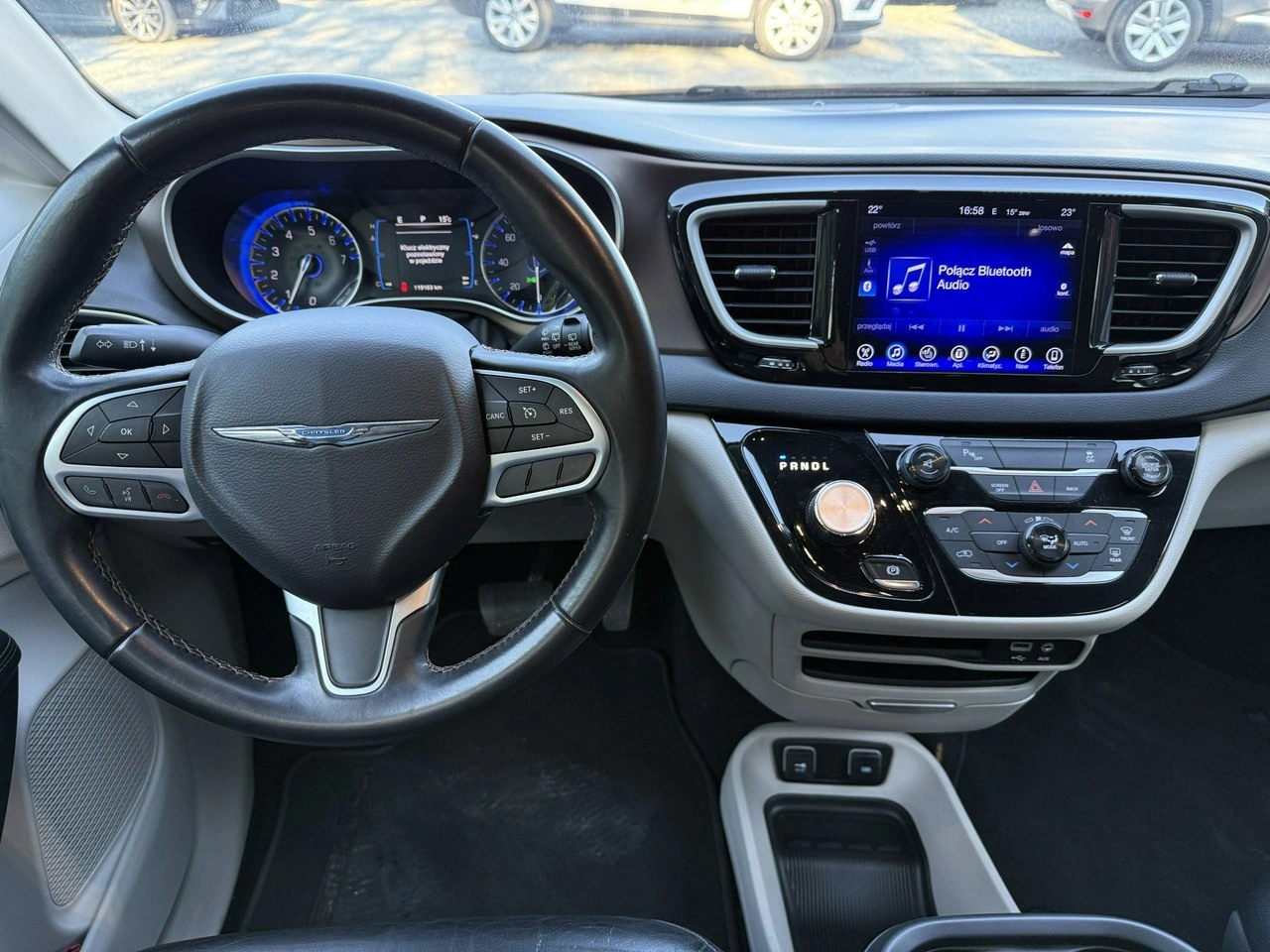 Chrysler Pacifica - Zdjęcie 15