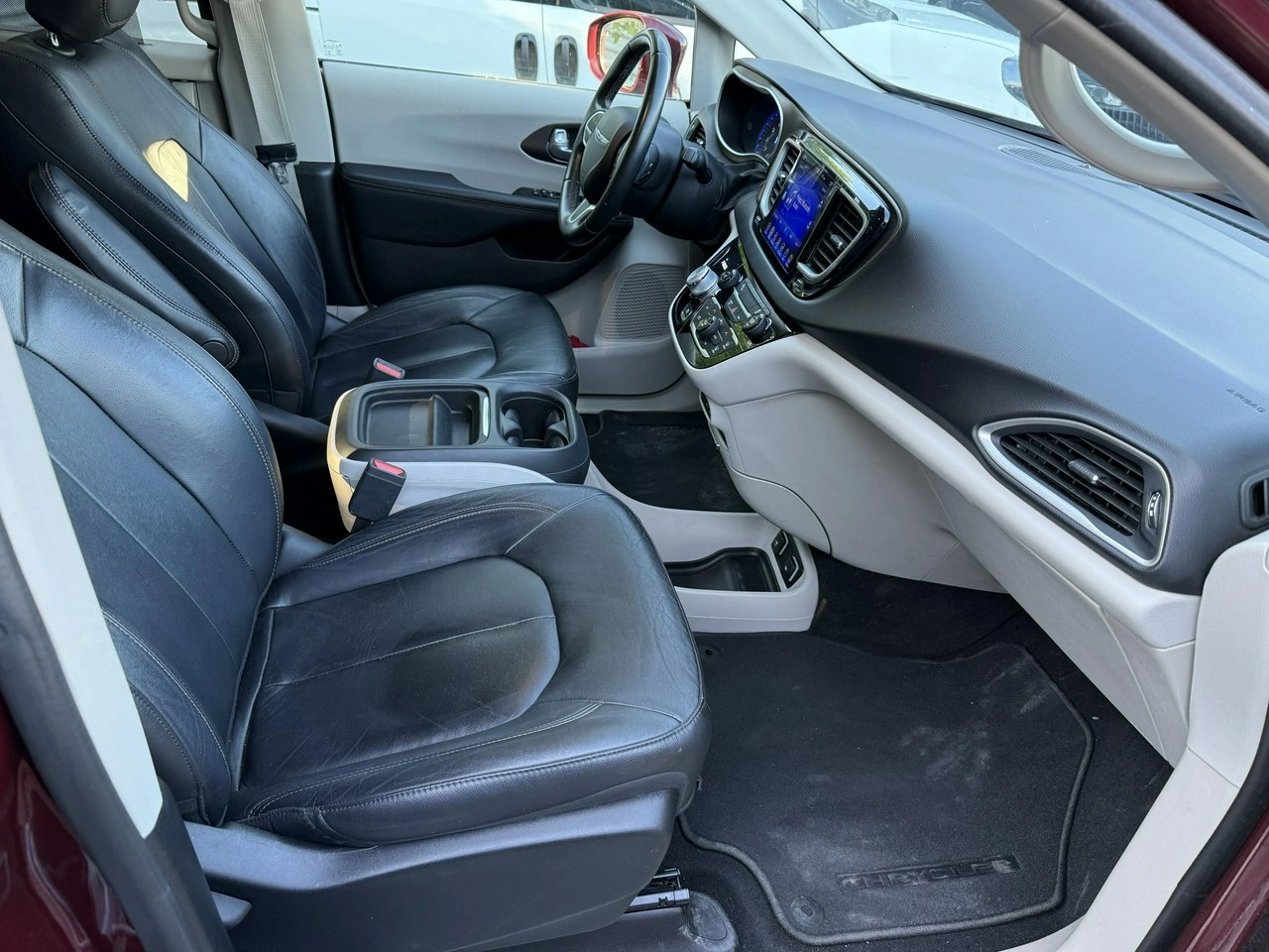 Chrysler Pacifica - Zdjęcie 25