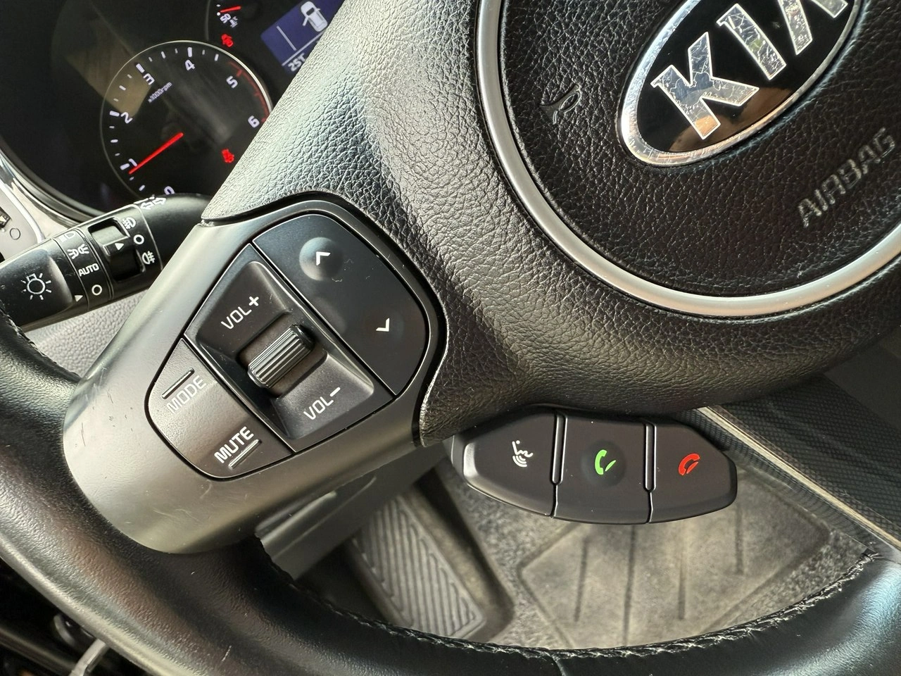 Kia Carens - Zdjęcie 25