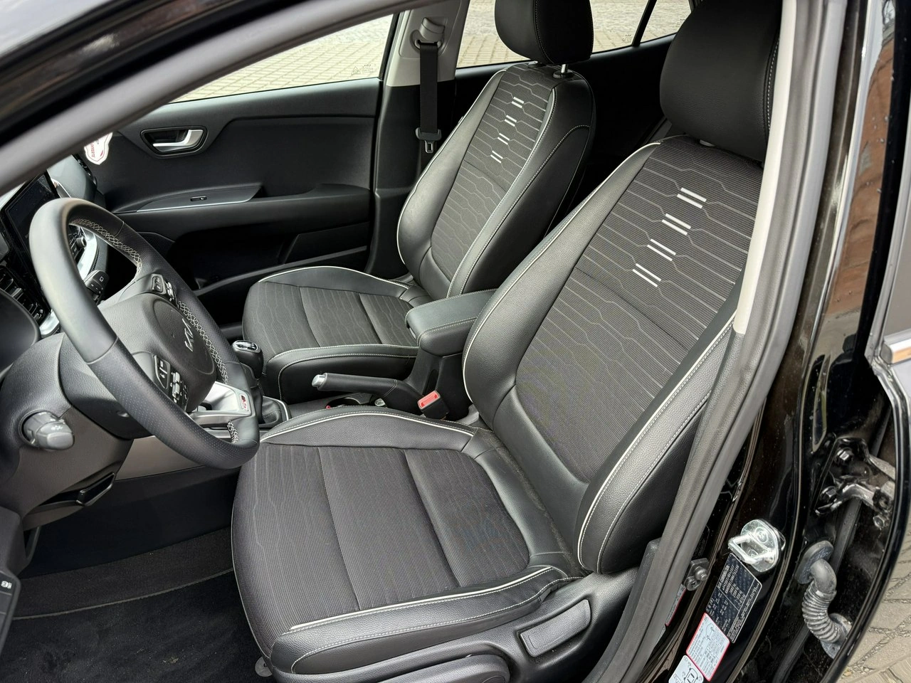 Kia Stonic - Zdjęcie 8