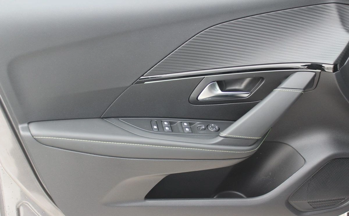 Peugeot 208 - Zdjęcie 8