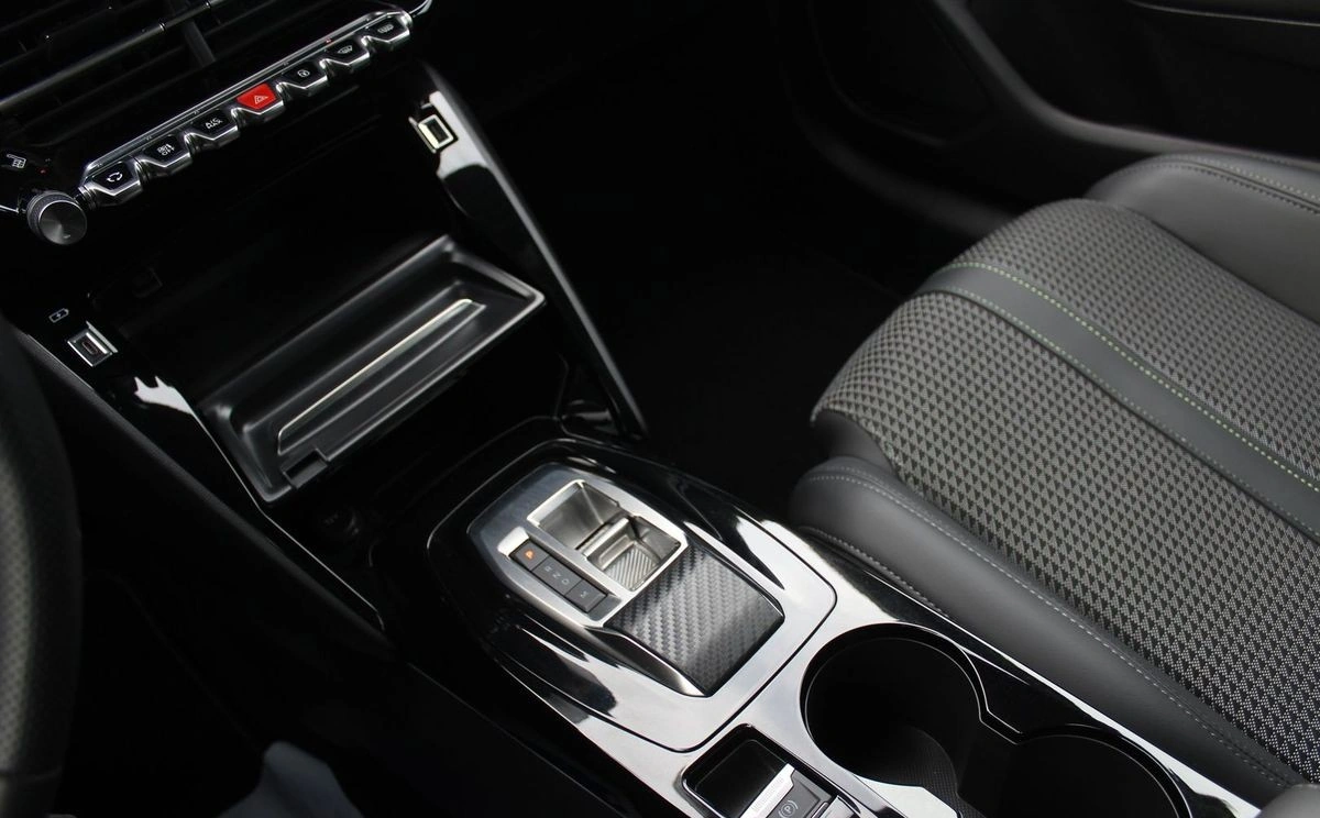 Peugeot 208 - Zdjęcie 9