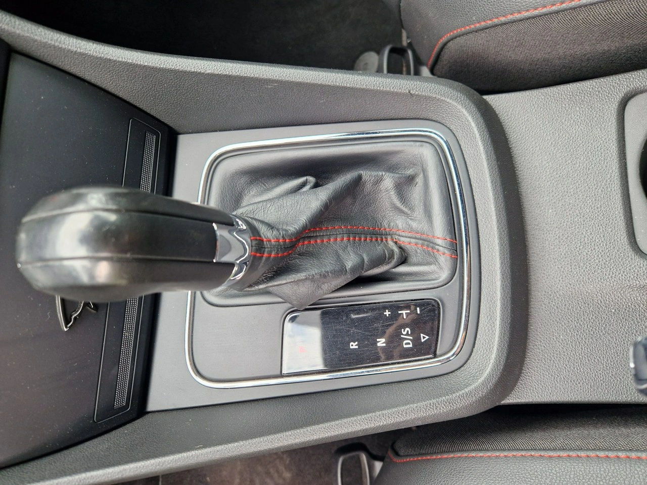 Seat Leon - Zdjęcie 18