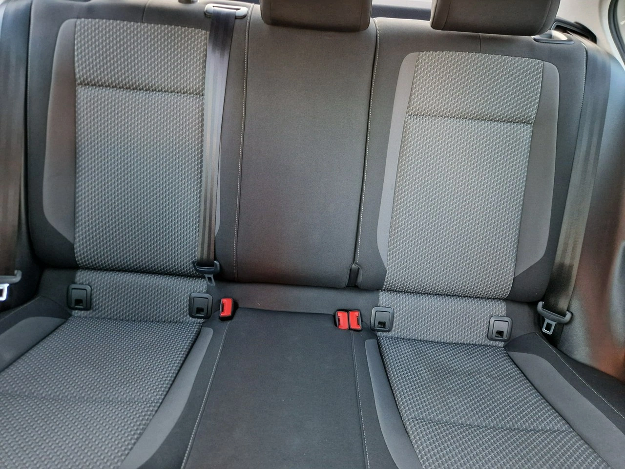 Volkswagen Passat - Zdjęcie 25