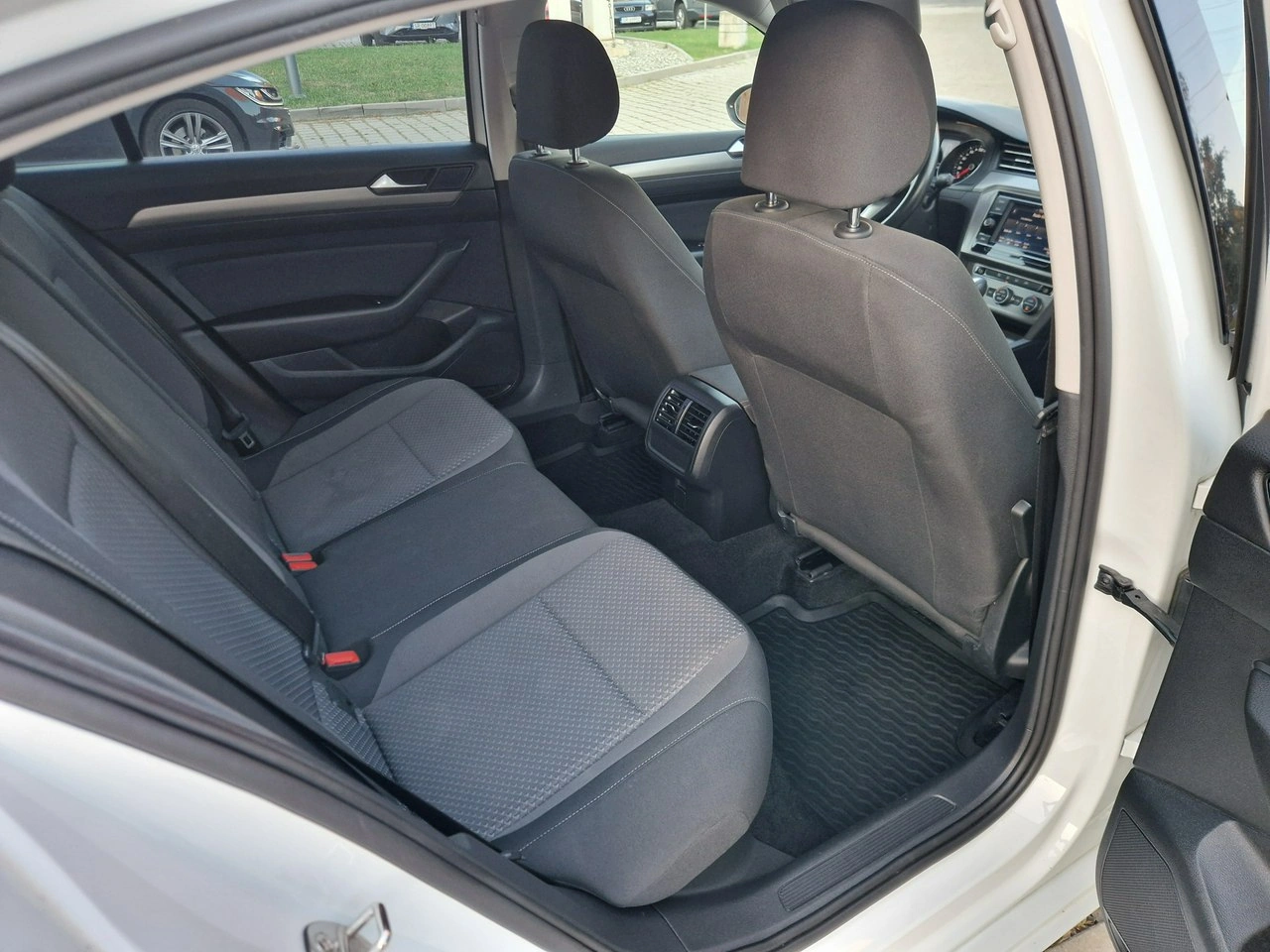 Volkswagen Passat - Zdjęcie 27