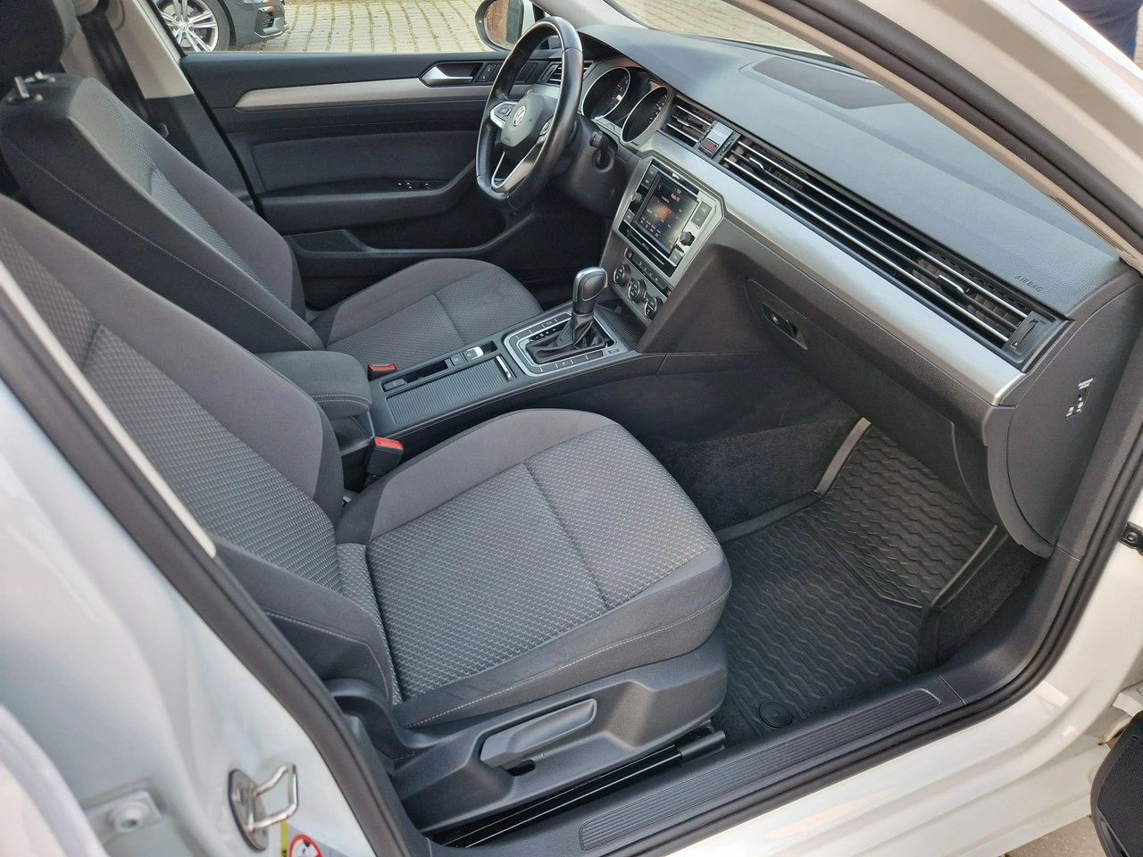 Volkswagen Passat - Zdjęcie 27