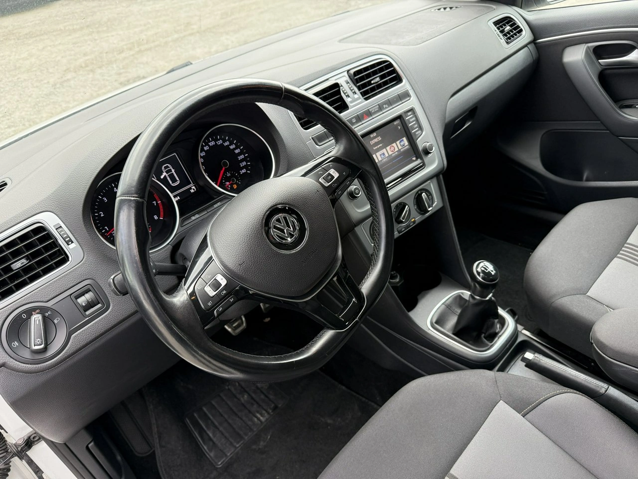 Volkswagen Polo - Zdjęcie 19