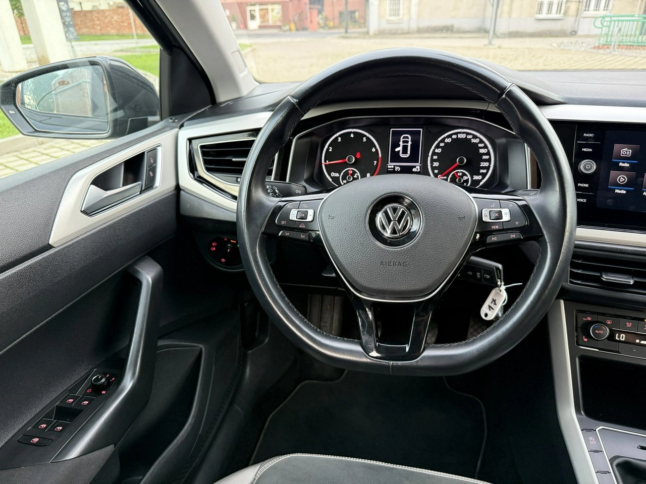 Volkswagen Polo - Zdjęcie 32