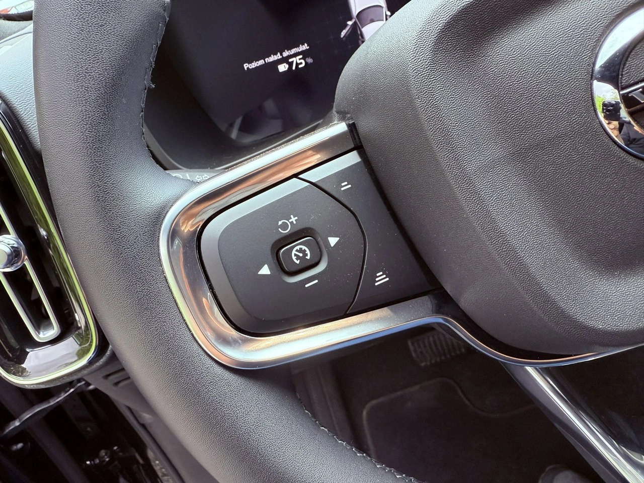 Volvo XC 40 - Zdjęcie 30