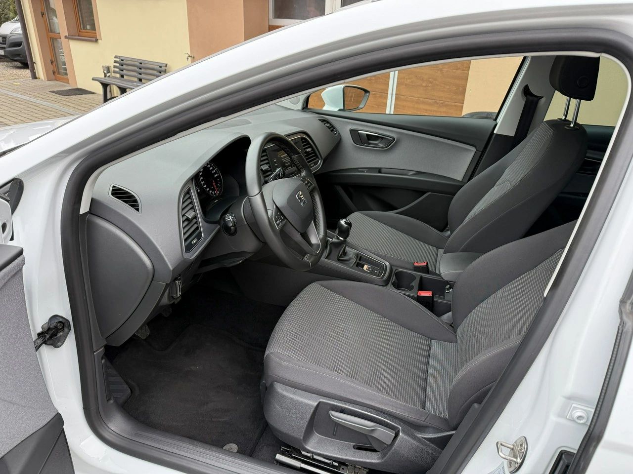 Seat Leon - Zdjęcie 21