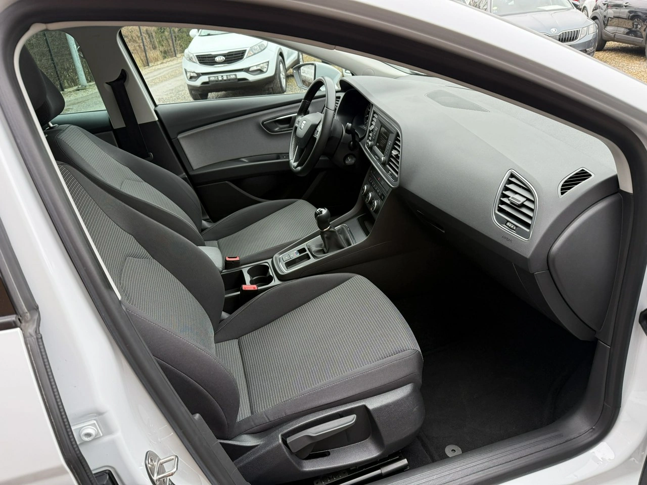 Seat Leon - Zdjęcie 23