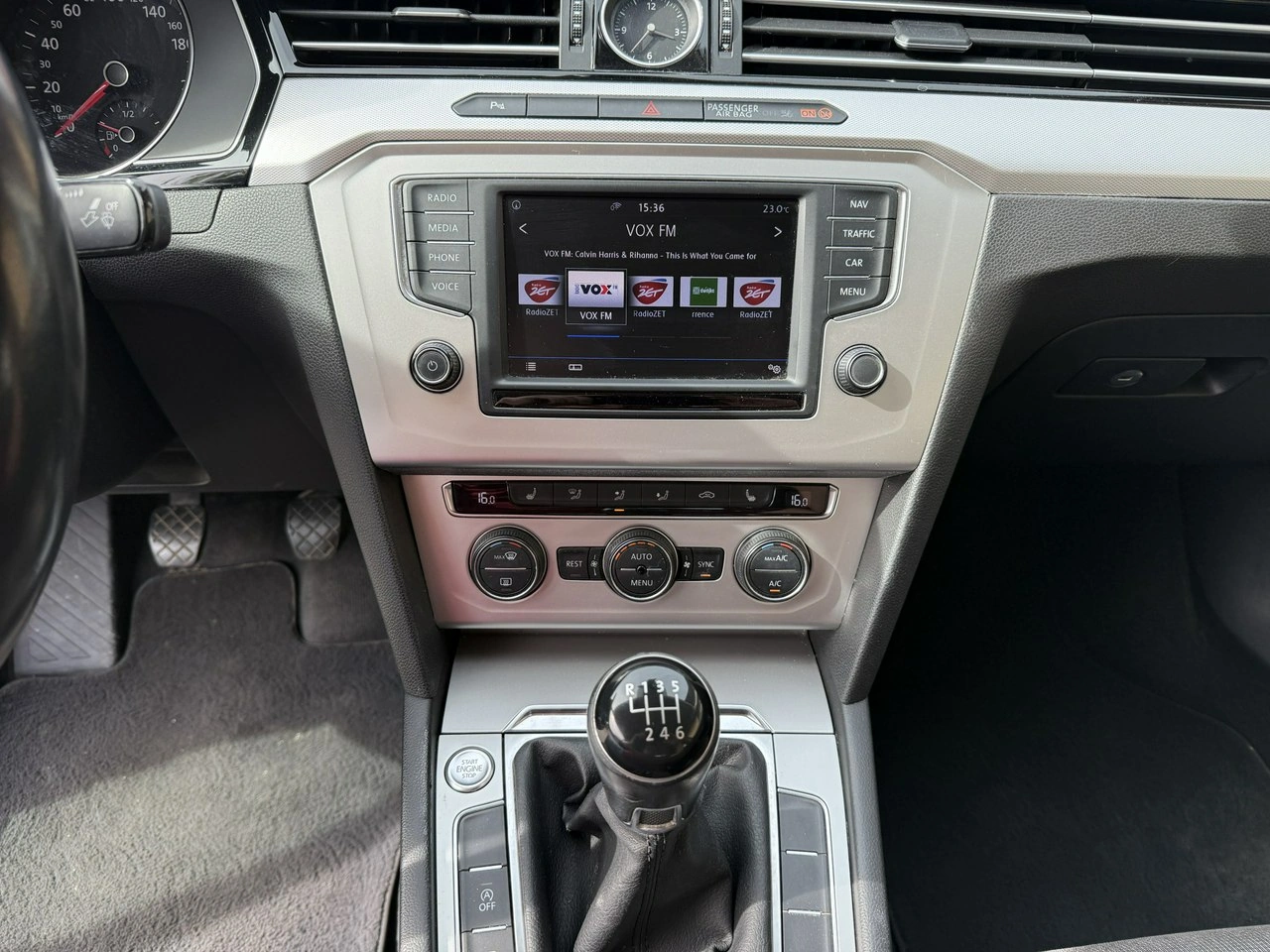 Volkswagen Passat - Zdjęcie 17