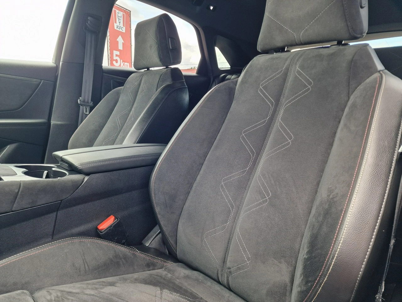 DS Automobiles DS 7 Crossback - Zdjęcie 18