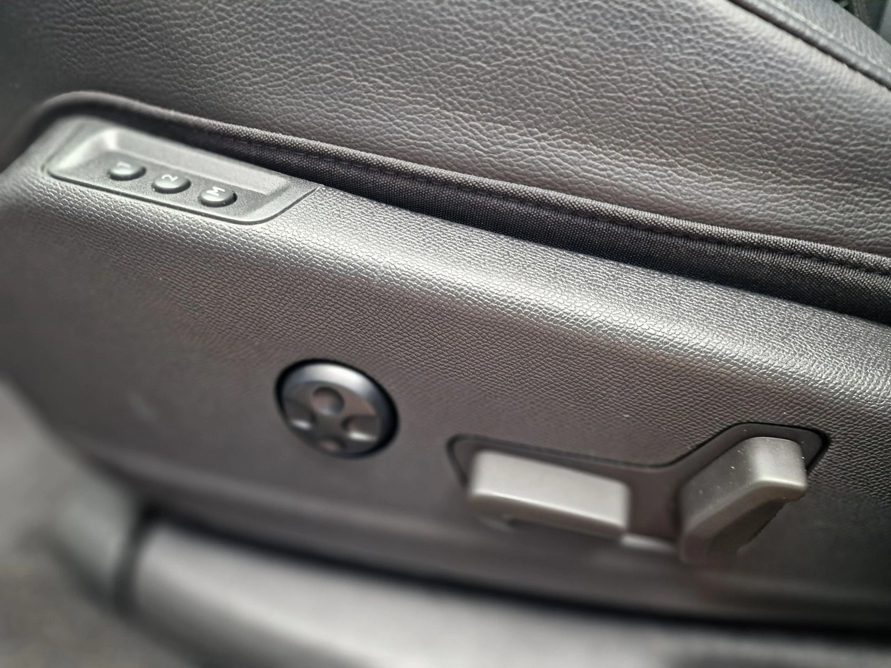 DS Automobiles DS 7 Crossback - Zdjęcie 19