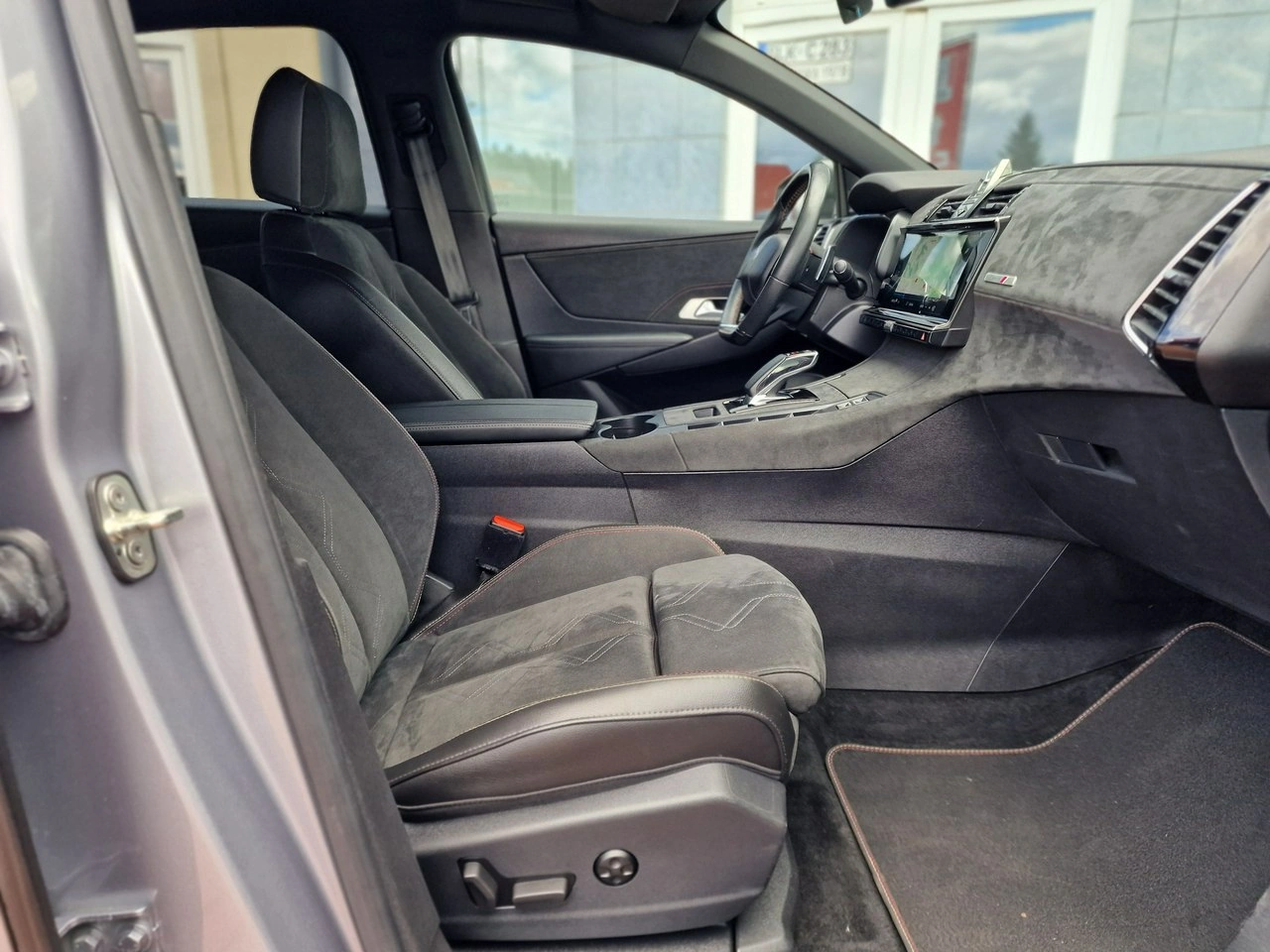 DS Automobiles DS 7 Crossback - Zdjęcie 24