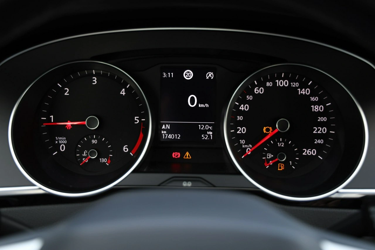 Volkswagen Passat - Zdjęcie 14