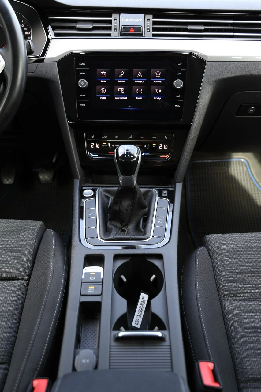 Volkswagen Passat - Zdjęcie 24
