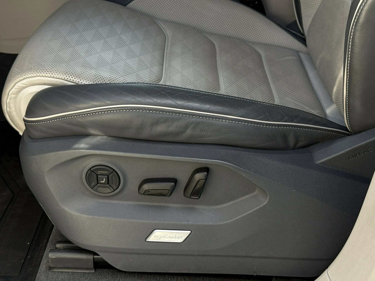 Volkswagen Touareg - Zdjęcie 13