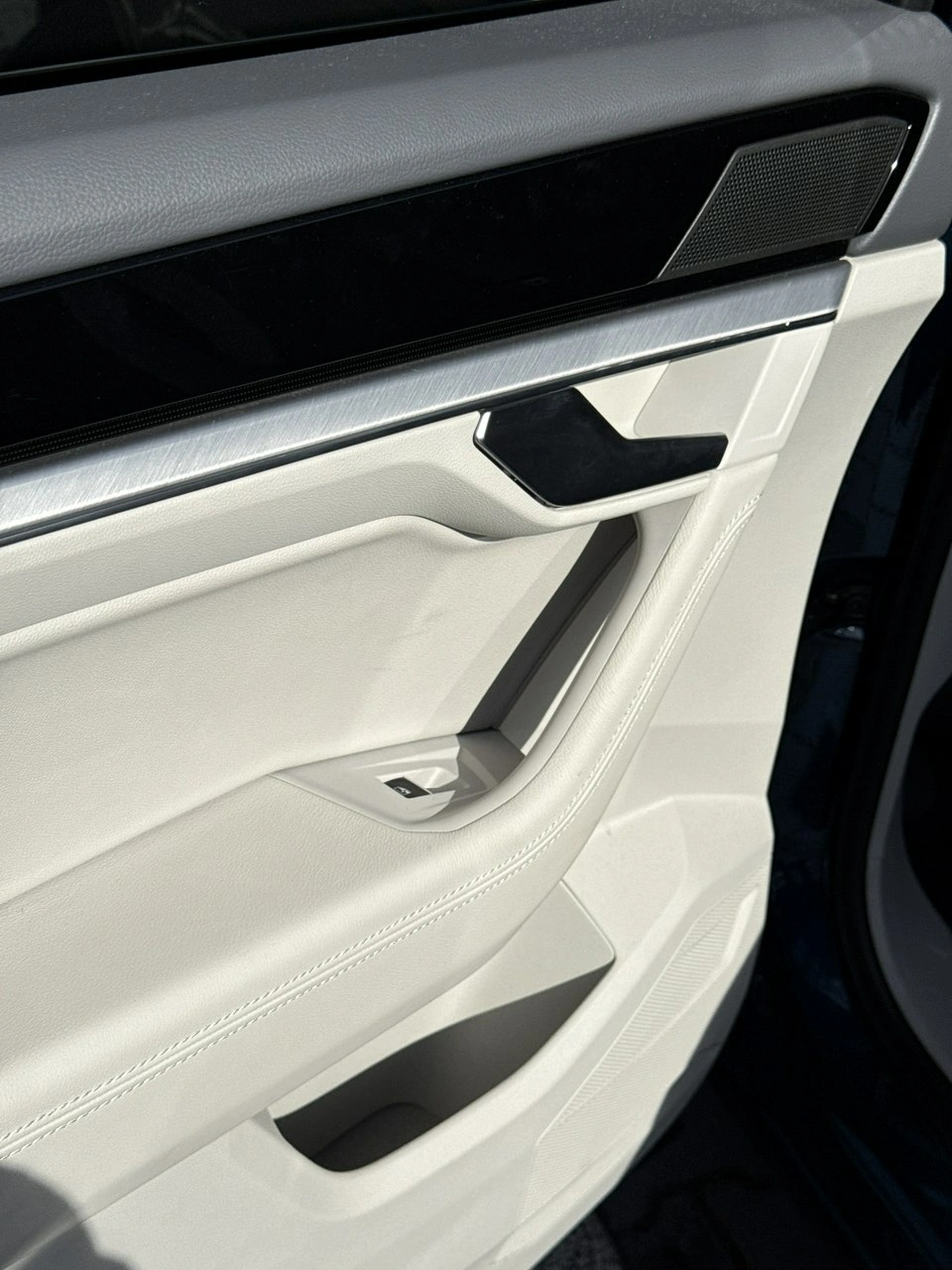 Volkswagen Touareg - Zdjęcie 24