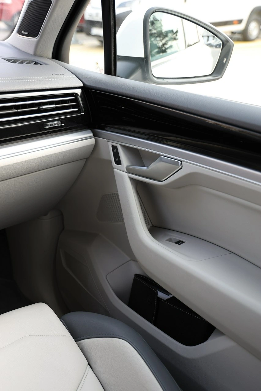 Volkswagen Touareg - Zdjęcie 32