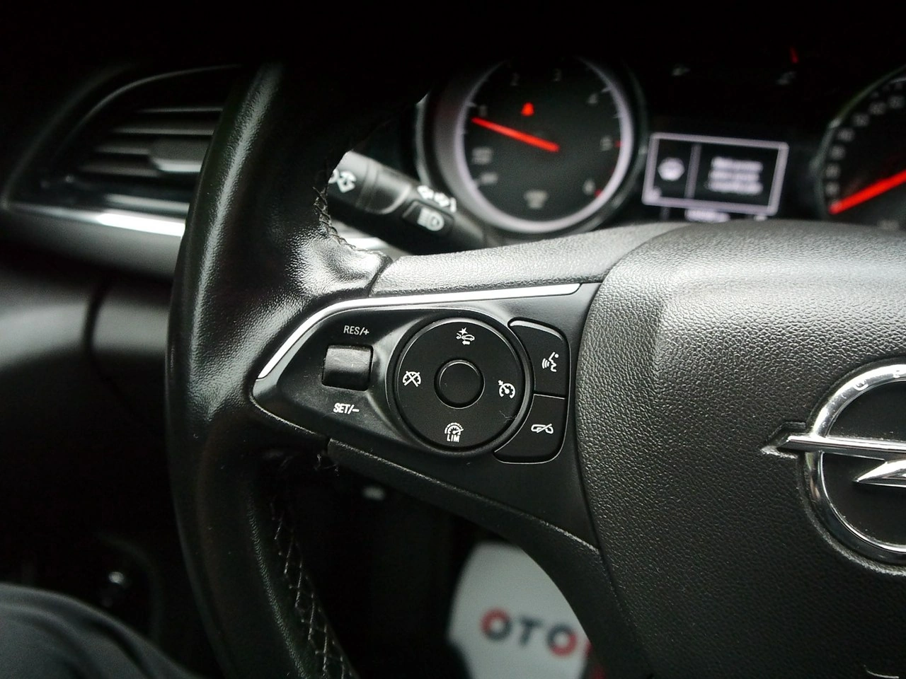 Opel Insignia - Zdjęcie 28