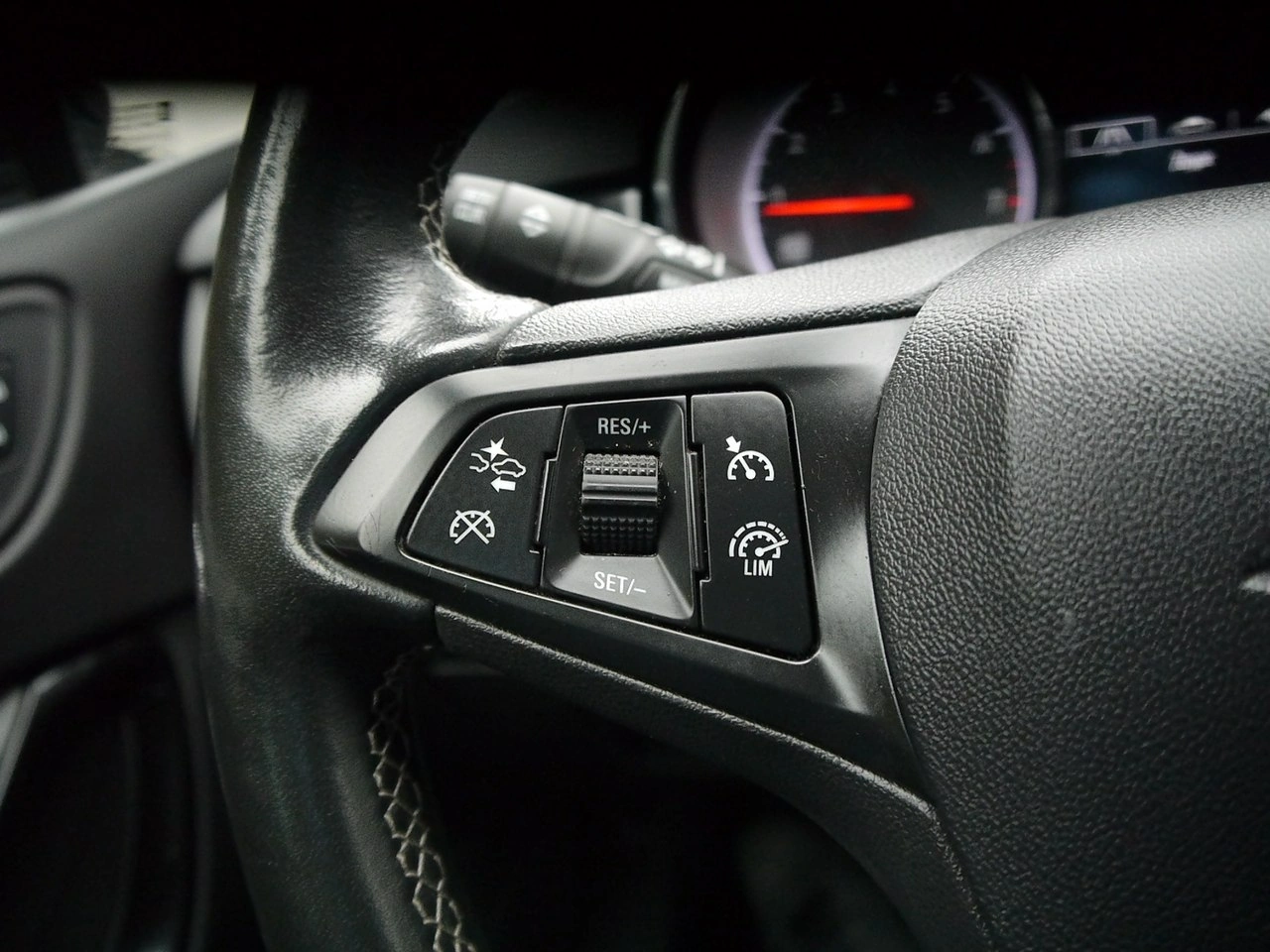 Opel Astra - Zdjęcie 29