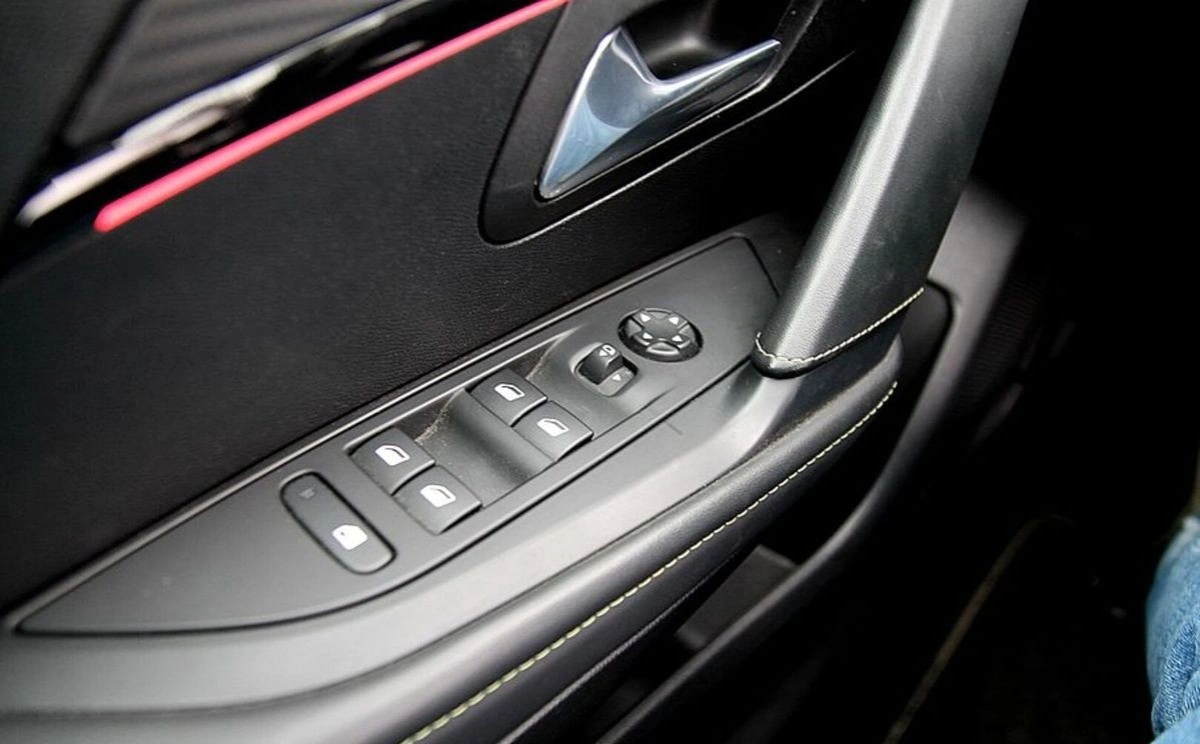 Peugeot 208 - Zdjęcie 26