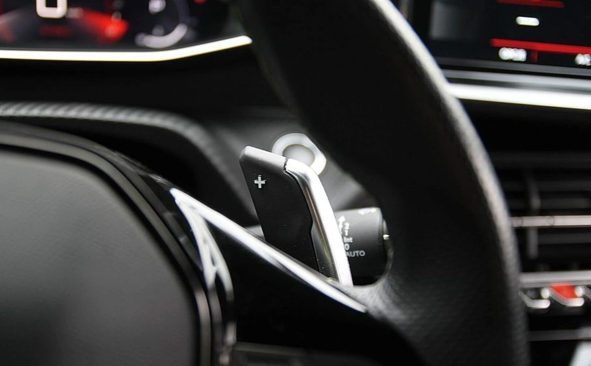 Peugeot 208 - Zdjęcie 29