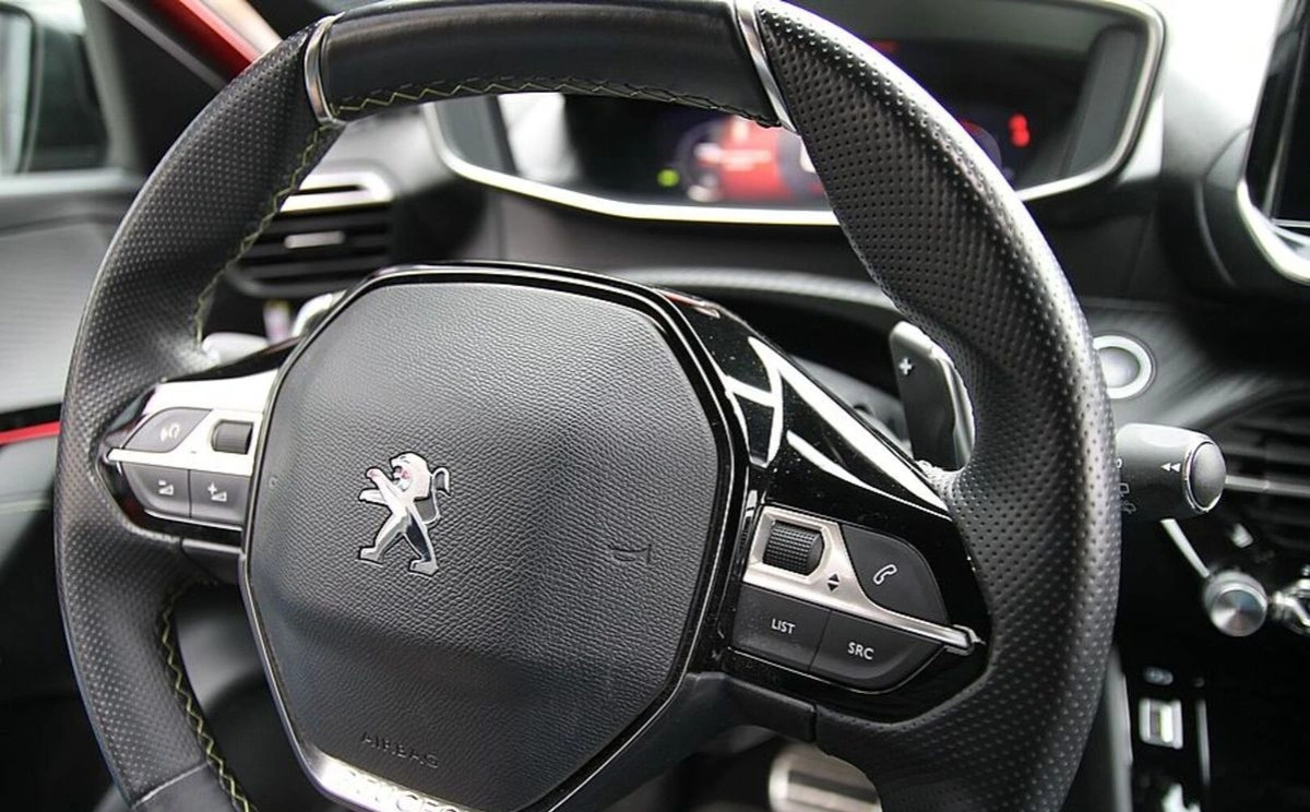 Peugeot 208 - Zdjęcie 30