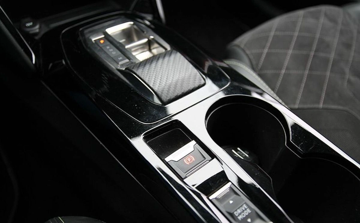 Peugeot 208 - Zdjęcie 32