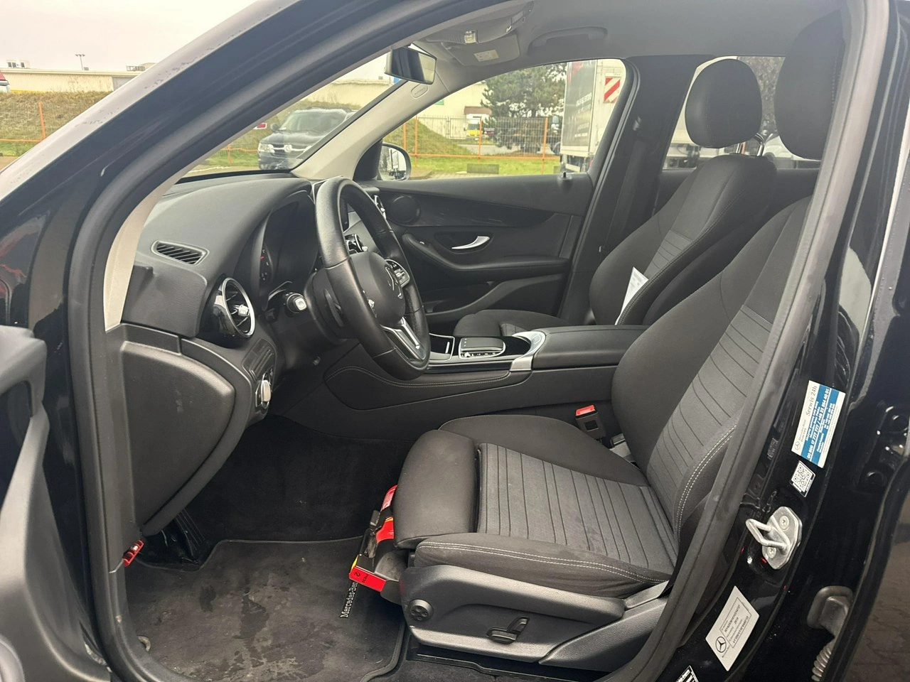 Mercedes GLC 200 - Zdjęcie 10