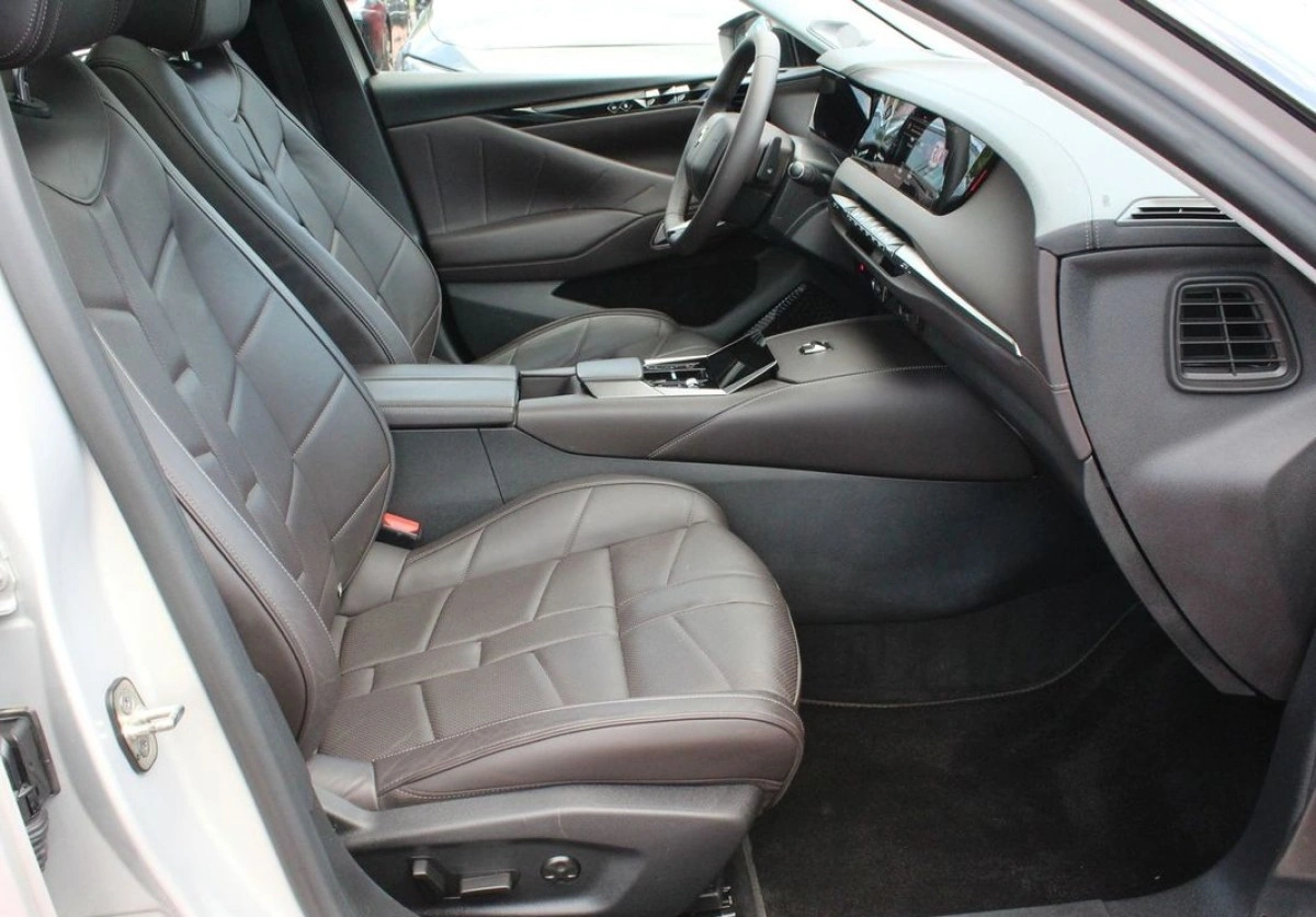 DS Automobiles DS 4 - Zdjęcie 13