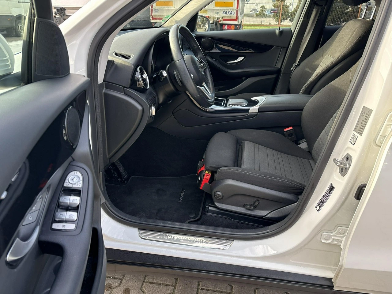 Mercedes GLC 200 - Zdjęcie 9