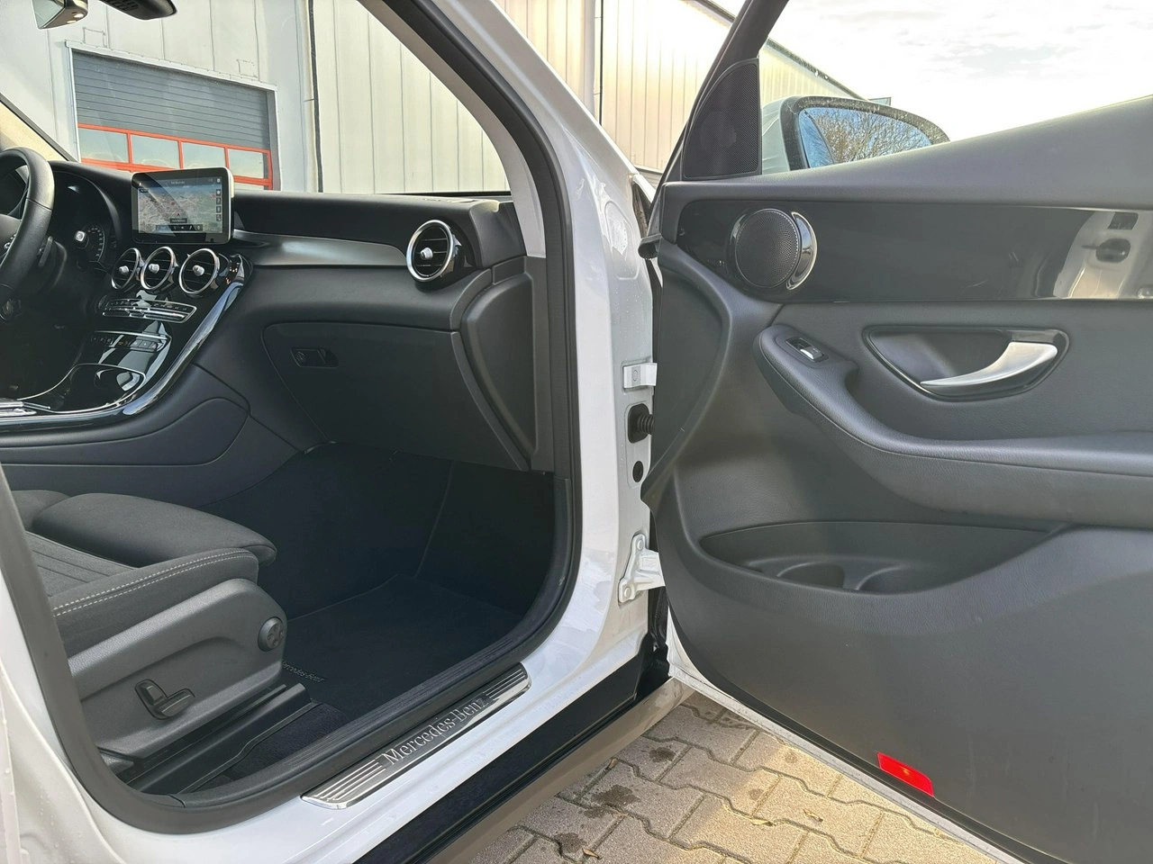 Mercedes GLC 200 - Zdjęcie 17