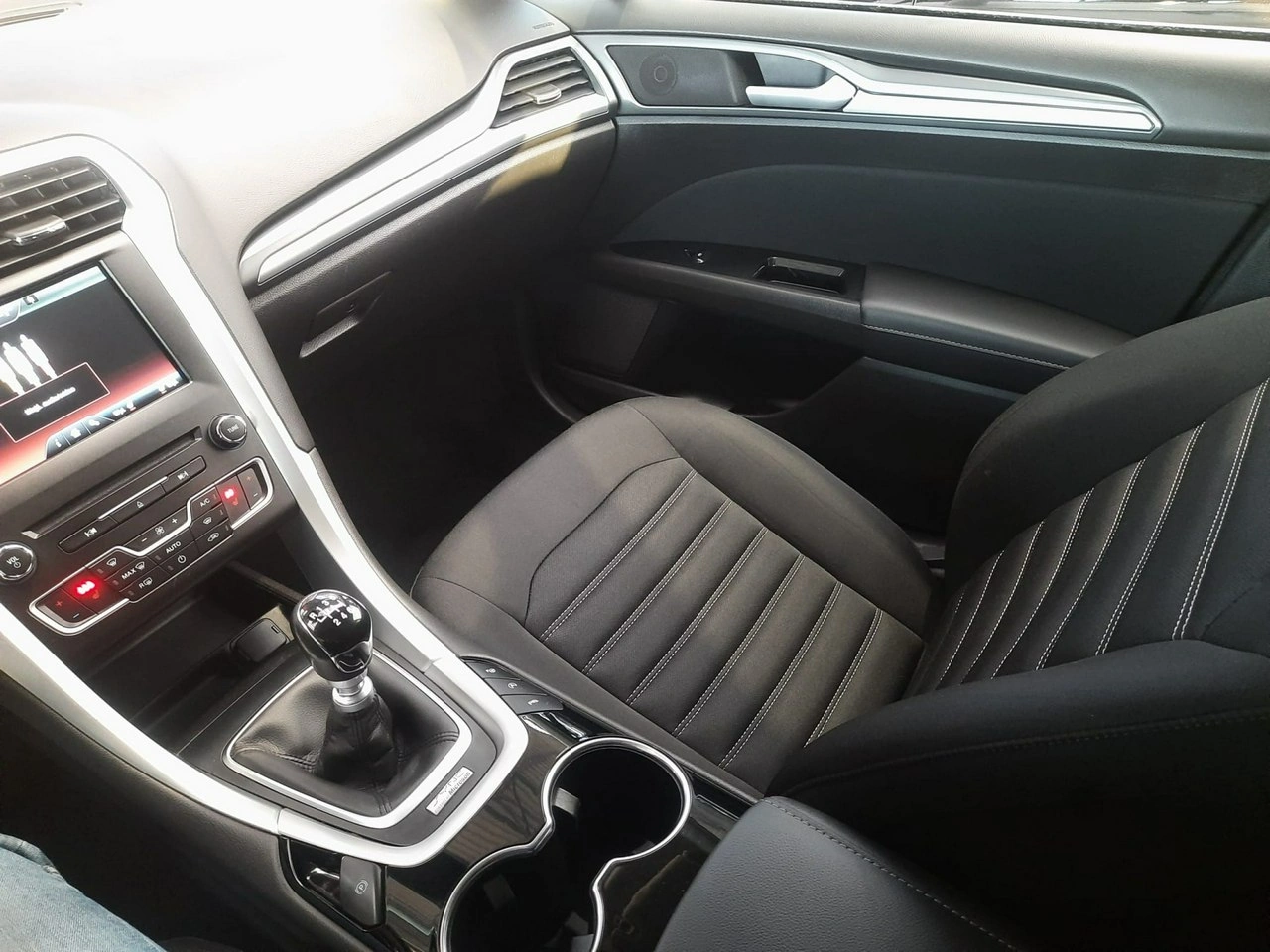 Ford Mondeo - Zdjęcie 23