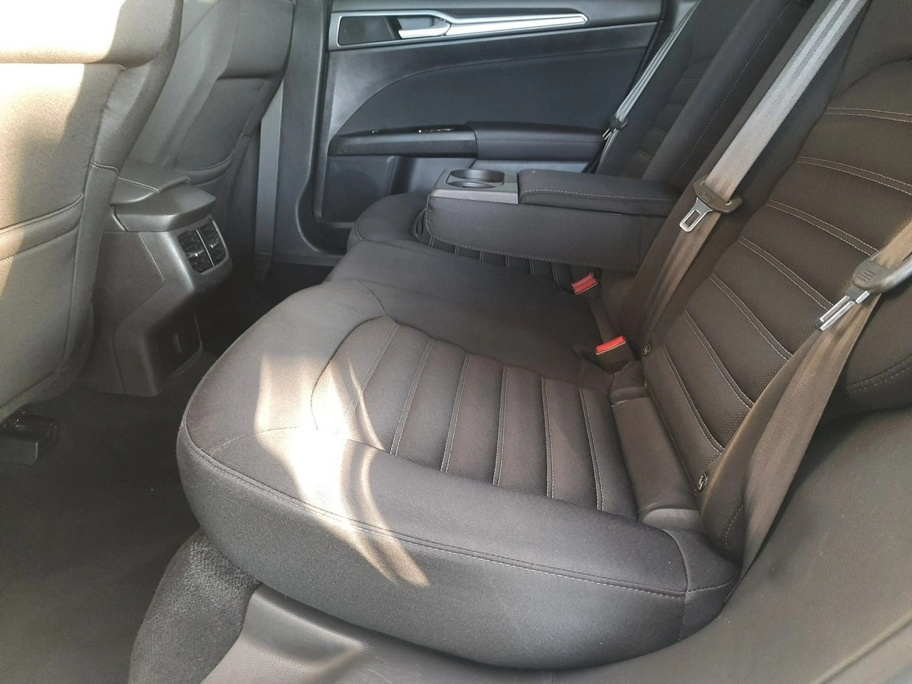 Ford Mondeo - Zdjęcie 24