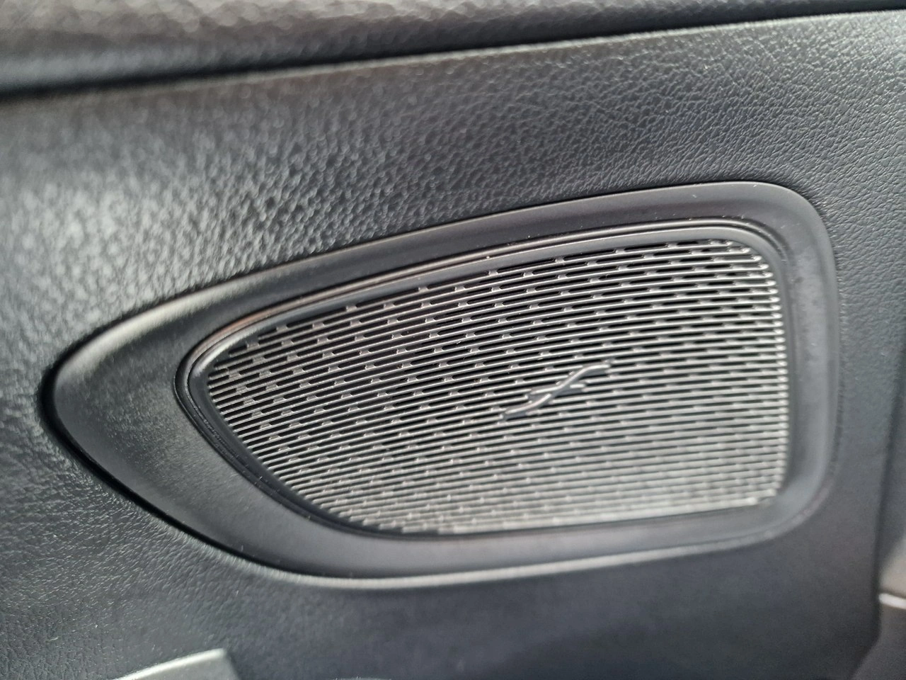 Mercedes C 300 - Zdjęcie 36