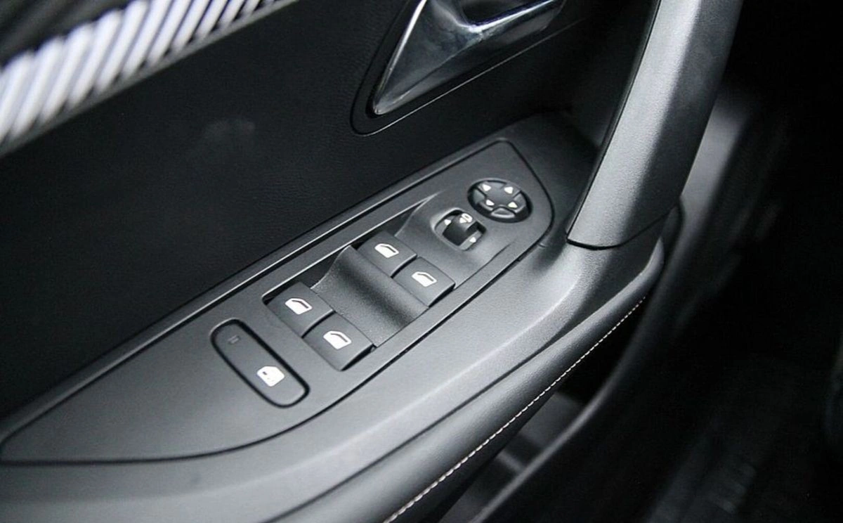 Peugeot 2008 - Zdjęcie 26