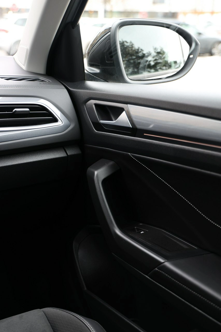 Volkswagen T-Roc - Zdjęcie 30