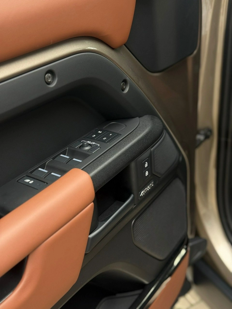 Land Rover Defender - Zdjęcie 18