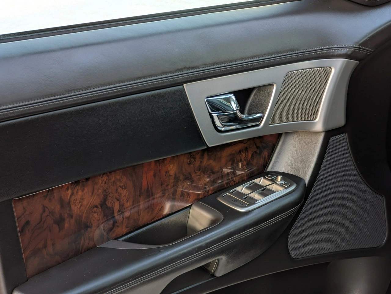 Jaguar XF - Zdjęcie 14