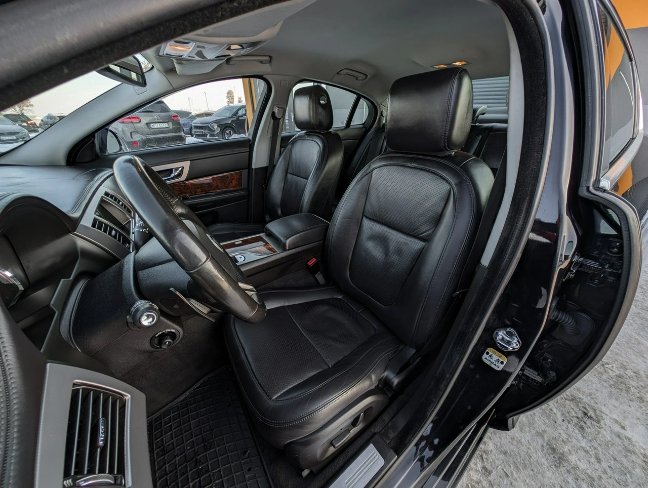 Jaguar XF - Zdjęcie 18