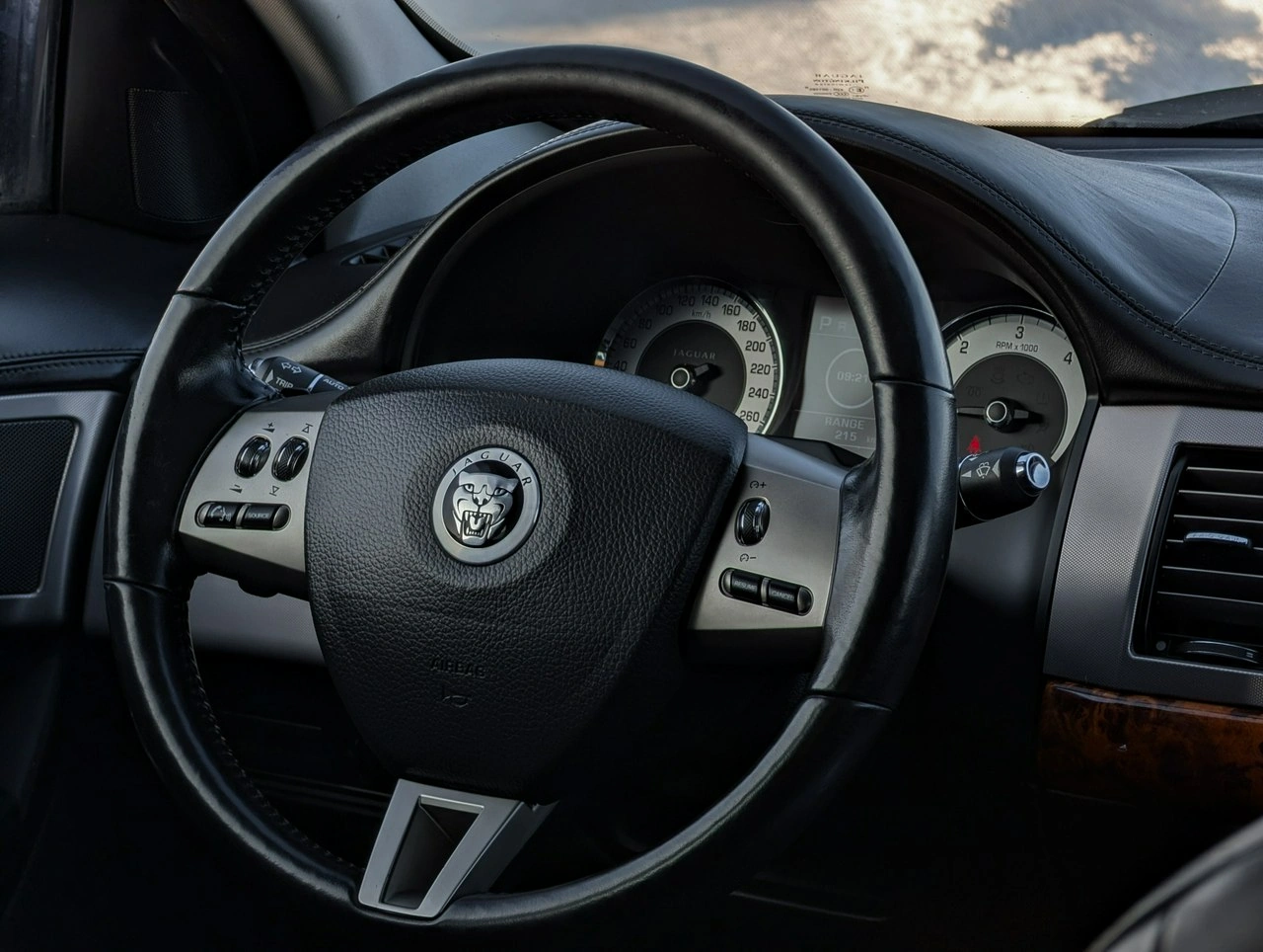 Jaguar XF - Zdjęcie 30