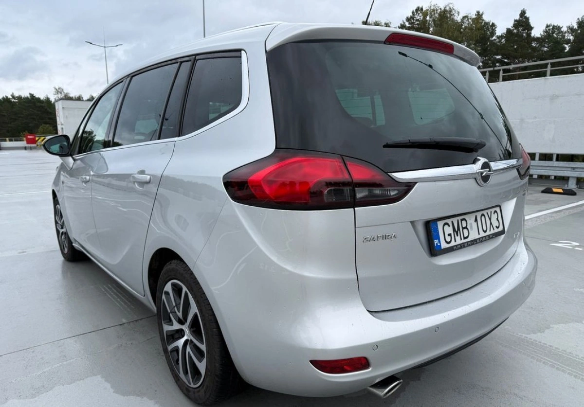 Opel Zafira - Zdjęcie 4