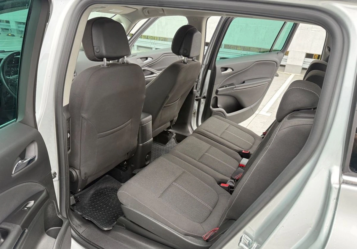 Opel Zafira - Zdjęcie 32